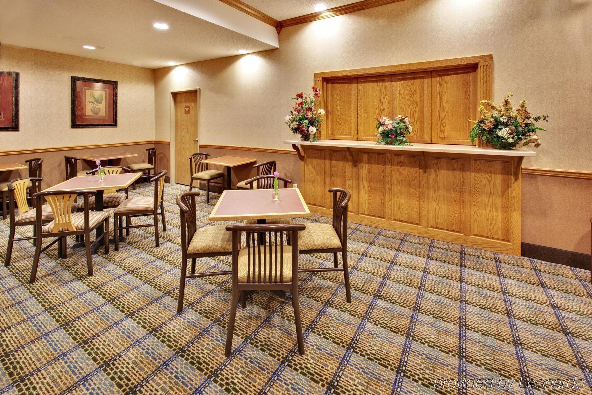 Holiday Inn Express & Suites Clinton, An Ihg Hotel Restoran gambar